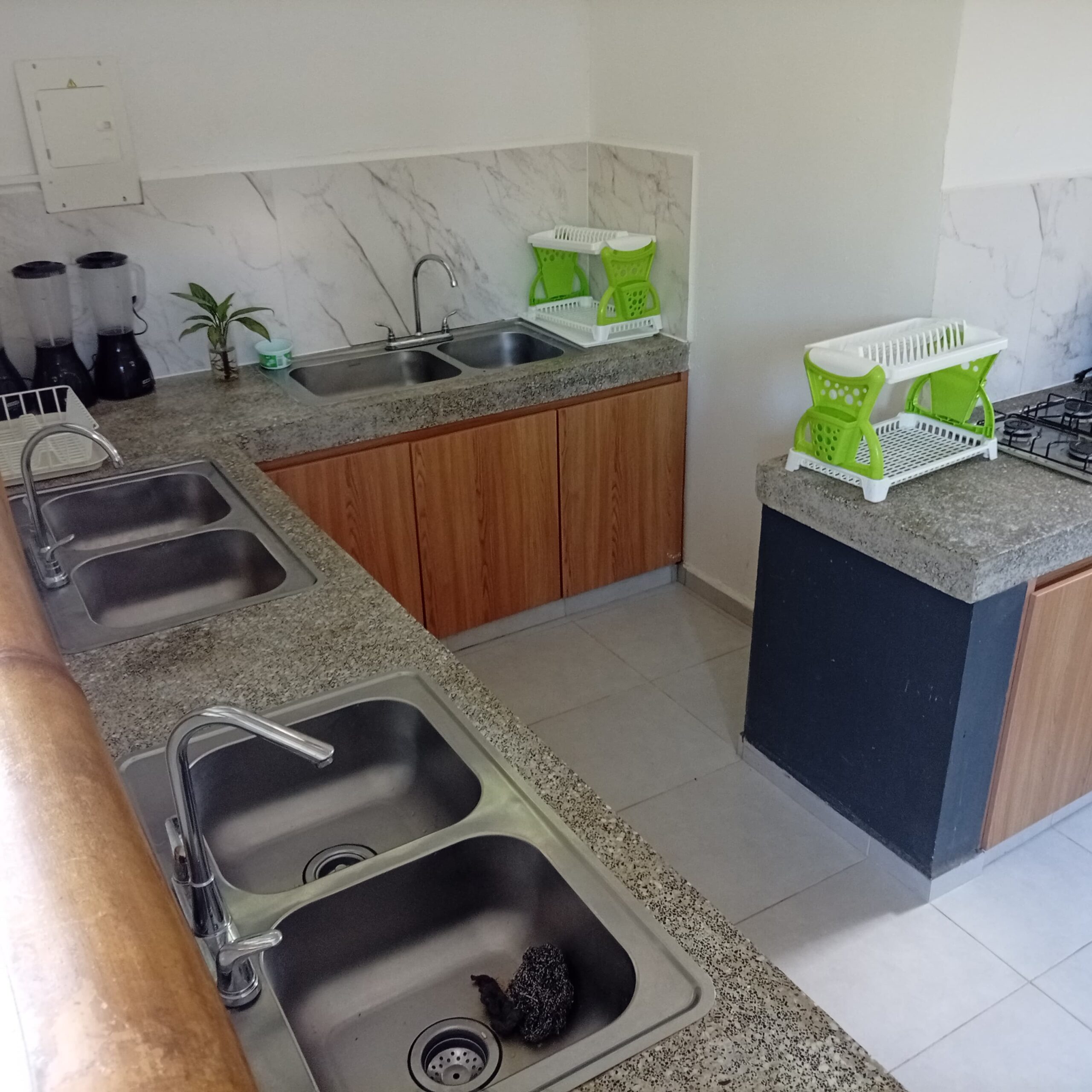 Cocina y lavaplatos en Quimbaya