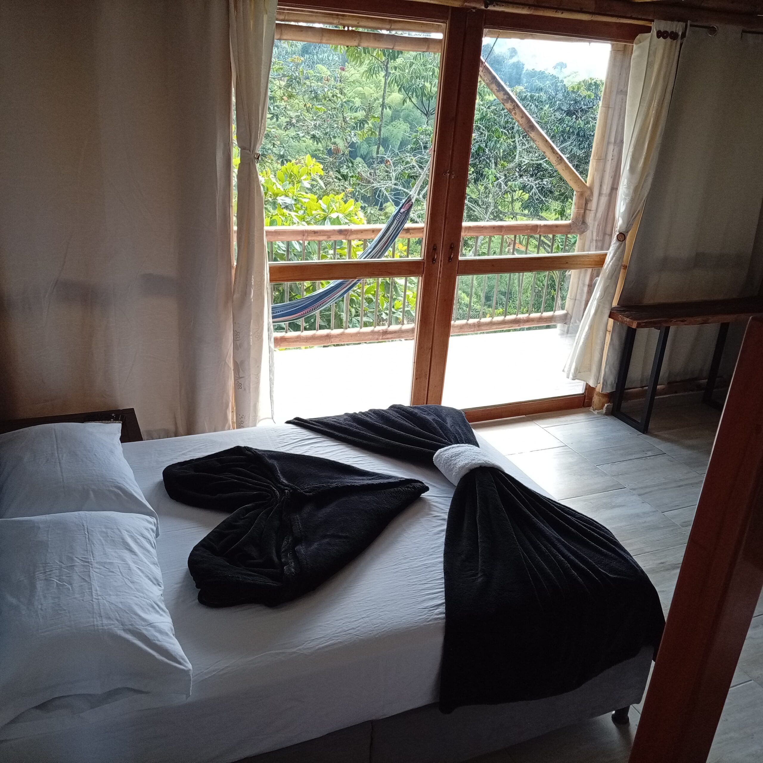 Habitación y hamaca en Quimbaya