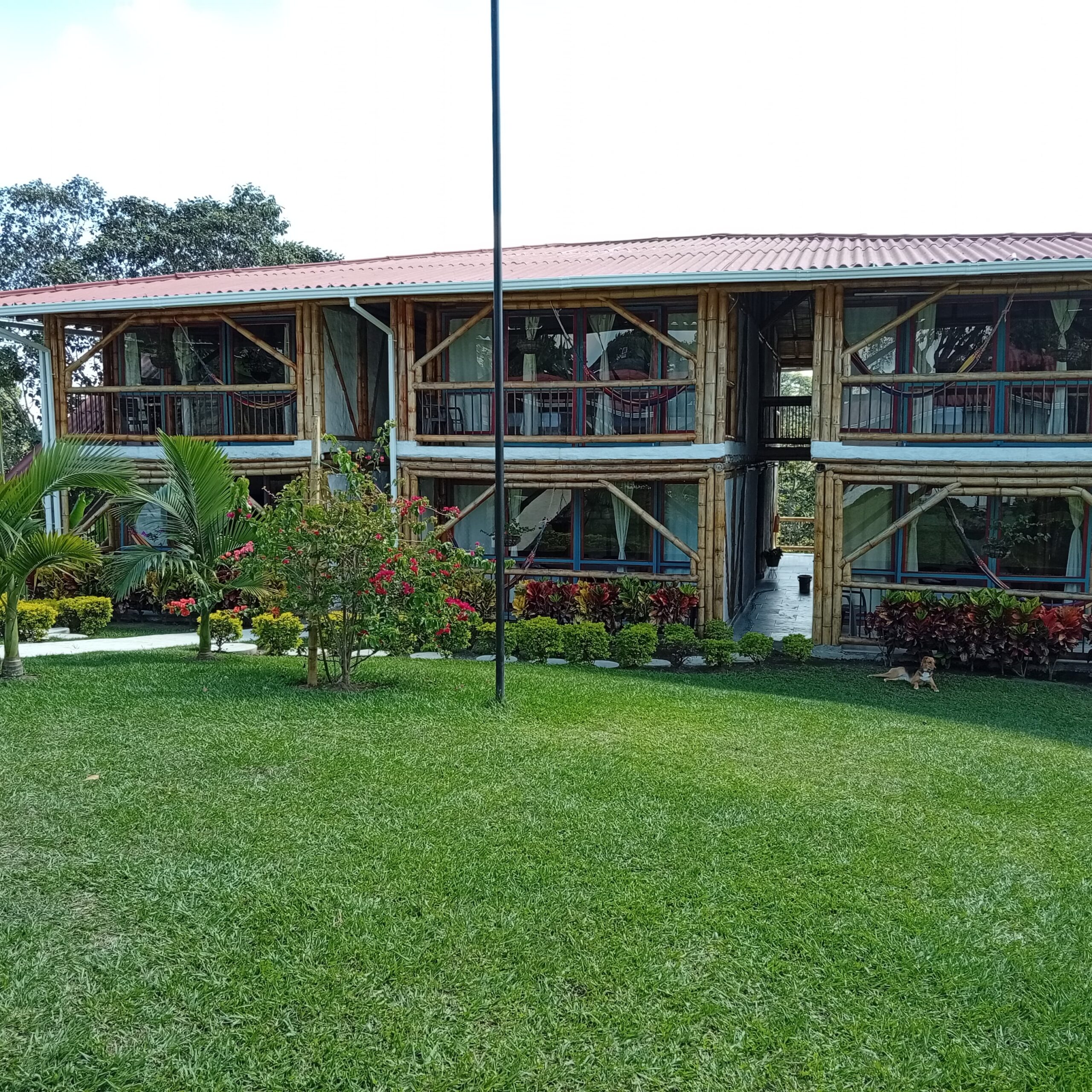 Vista frontal de la Casa de Descanso Quimbaya